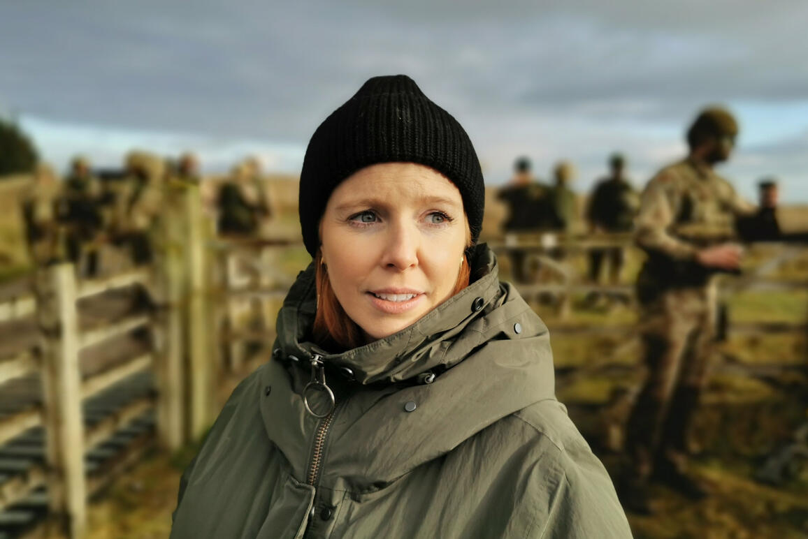 Stacey Dooley surrounded by Ukrainian Recruits